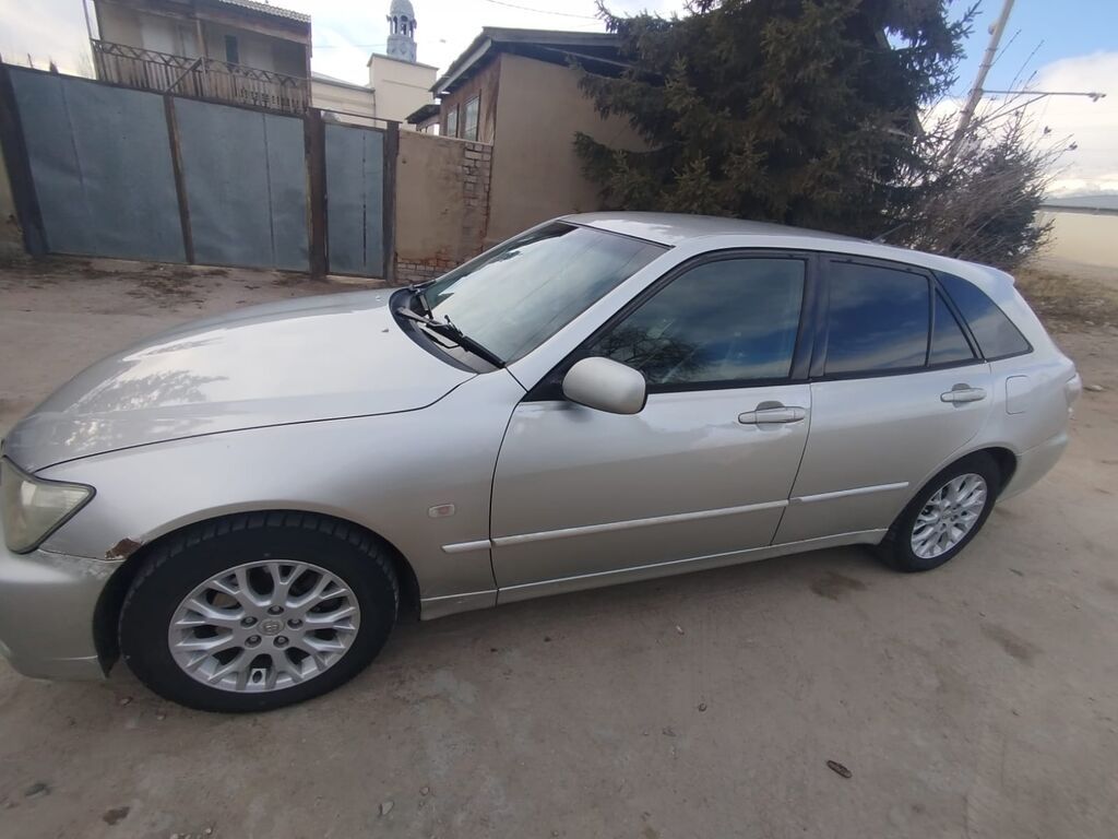 Toyota Altezza: 2002 г., 2 л, Автомат, Бензин, Универсал — фото 2