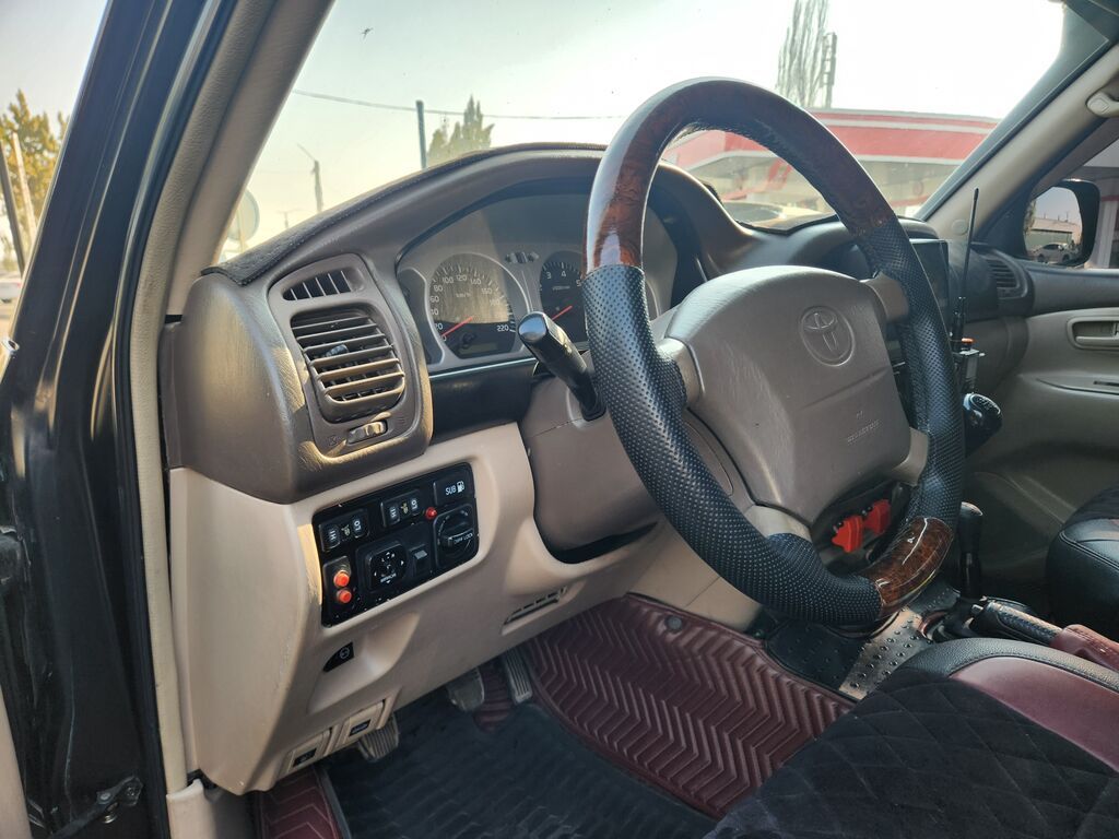Toyota Land Cruiser: 2001 г., 4.5 л, Механика, Бензин, Внедорожник: фото 8
