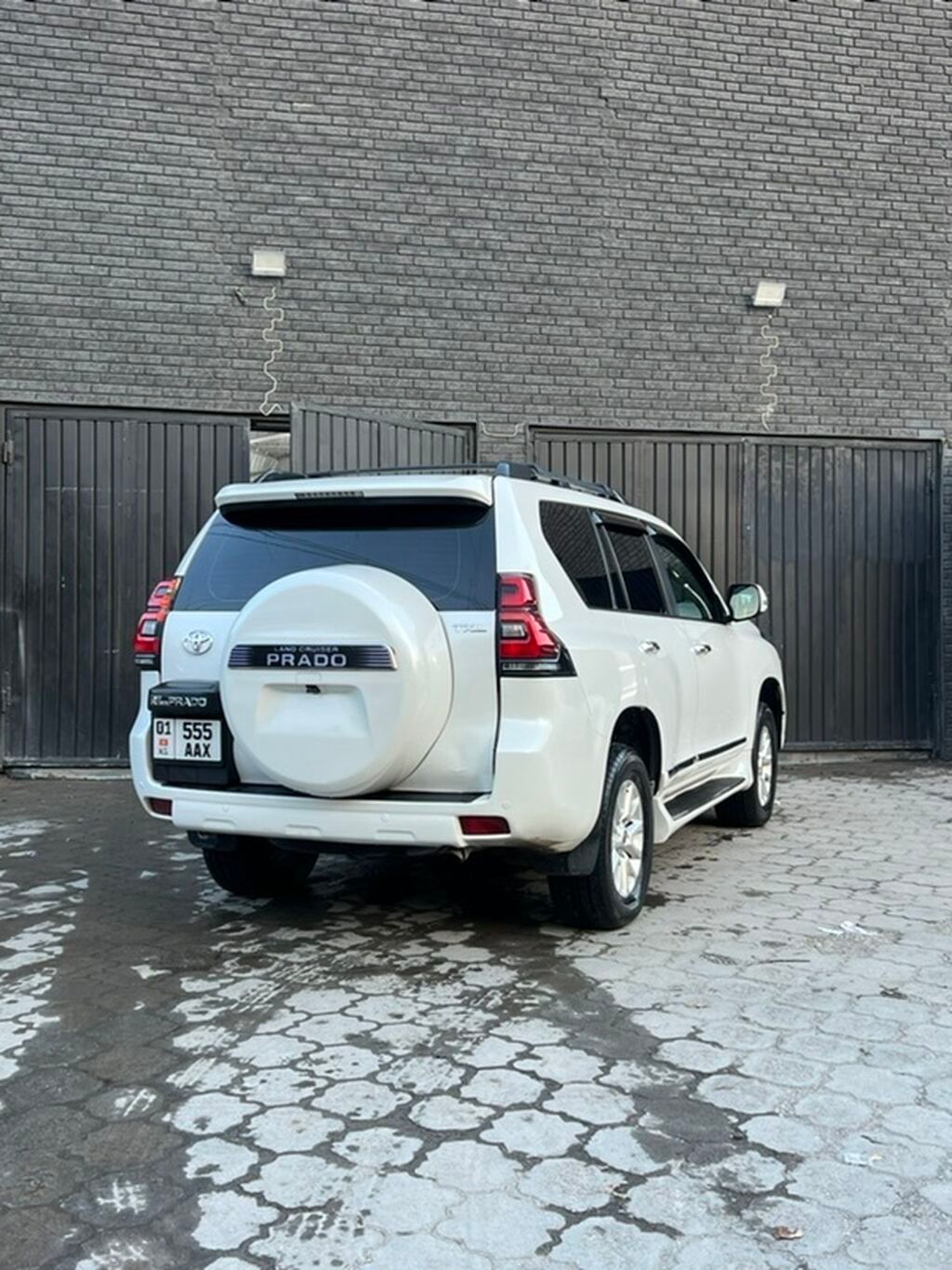 Toyota Land Cruiser Prado: 2010 г., Автомат, Внедорожник: фото 2