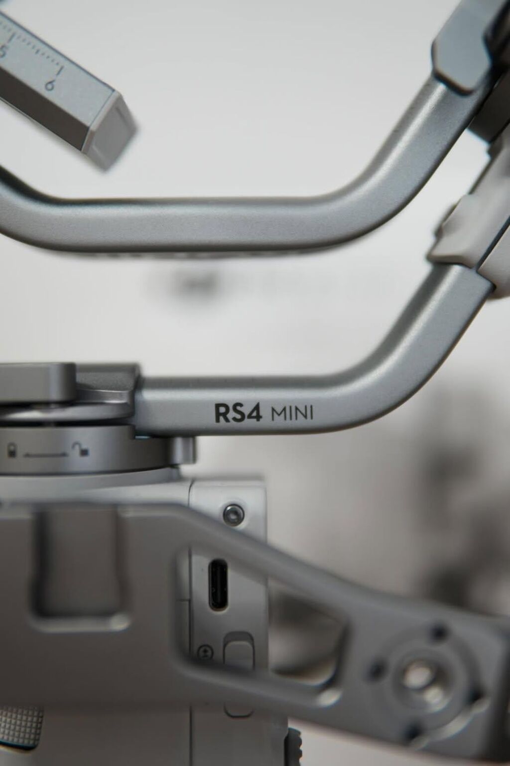 DJI RS 4 Mini Combo.10/10 Идеальное состояние, пользовался пару раз — фото 3