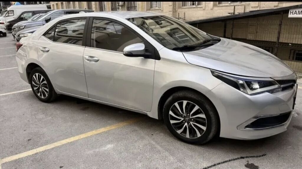 Toyota Corolla: 2019 г., 1.8 л, Вариатор, Гибрид, Седан: фото 4