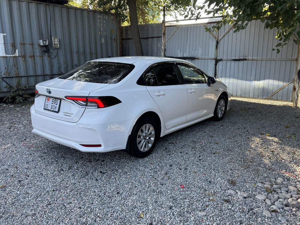 Toyota Corolla: 2021 г., 1.8 л, Вариатор, Гибрид, Седан: фото 2