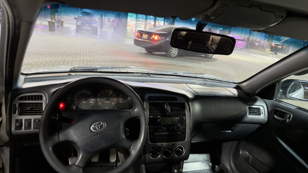 Toyota Avensis: 2002 г., 1.8 л, Механика, Бензин, Хэтчбэк: фото 5