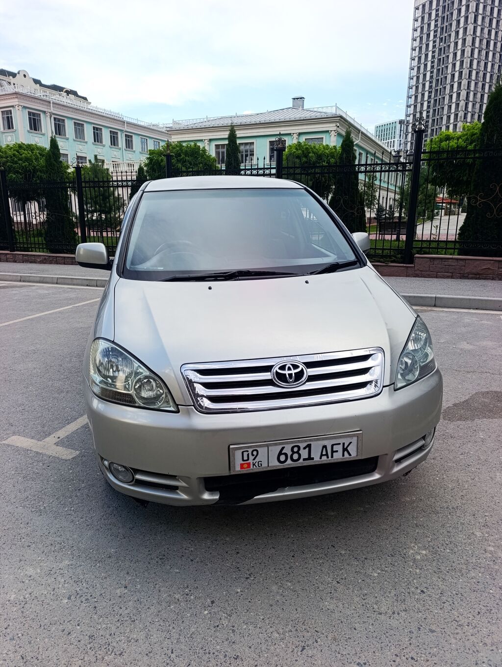 Toyota Ipsum: 2002 г., 2.4 л, Автомат, Бензин, Минивэн — фото 3