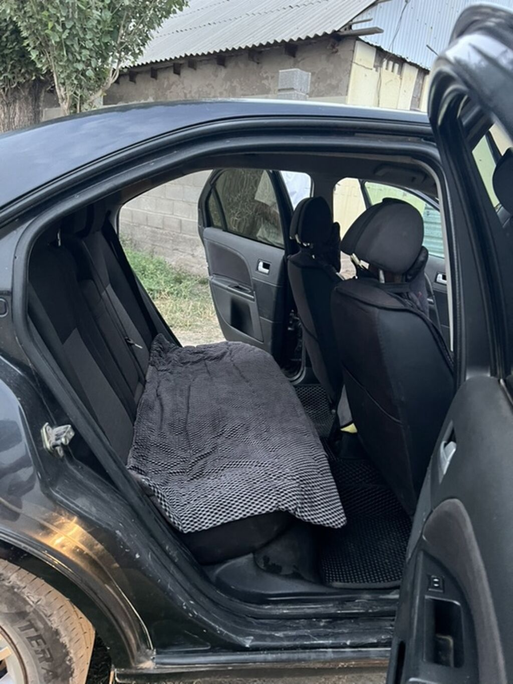 Ford Mondeo: 2004 г., 1.8 л, Механика, Седан: фото 6