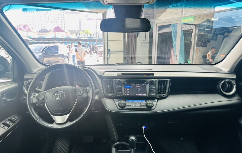 Toyota RAV4: 2017 г., 2.5 л, Типтроник, Бензин, Кроссовер: фото 6