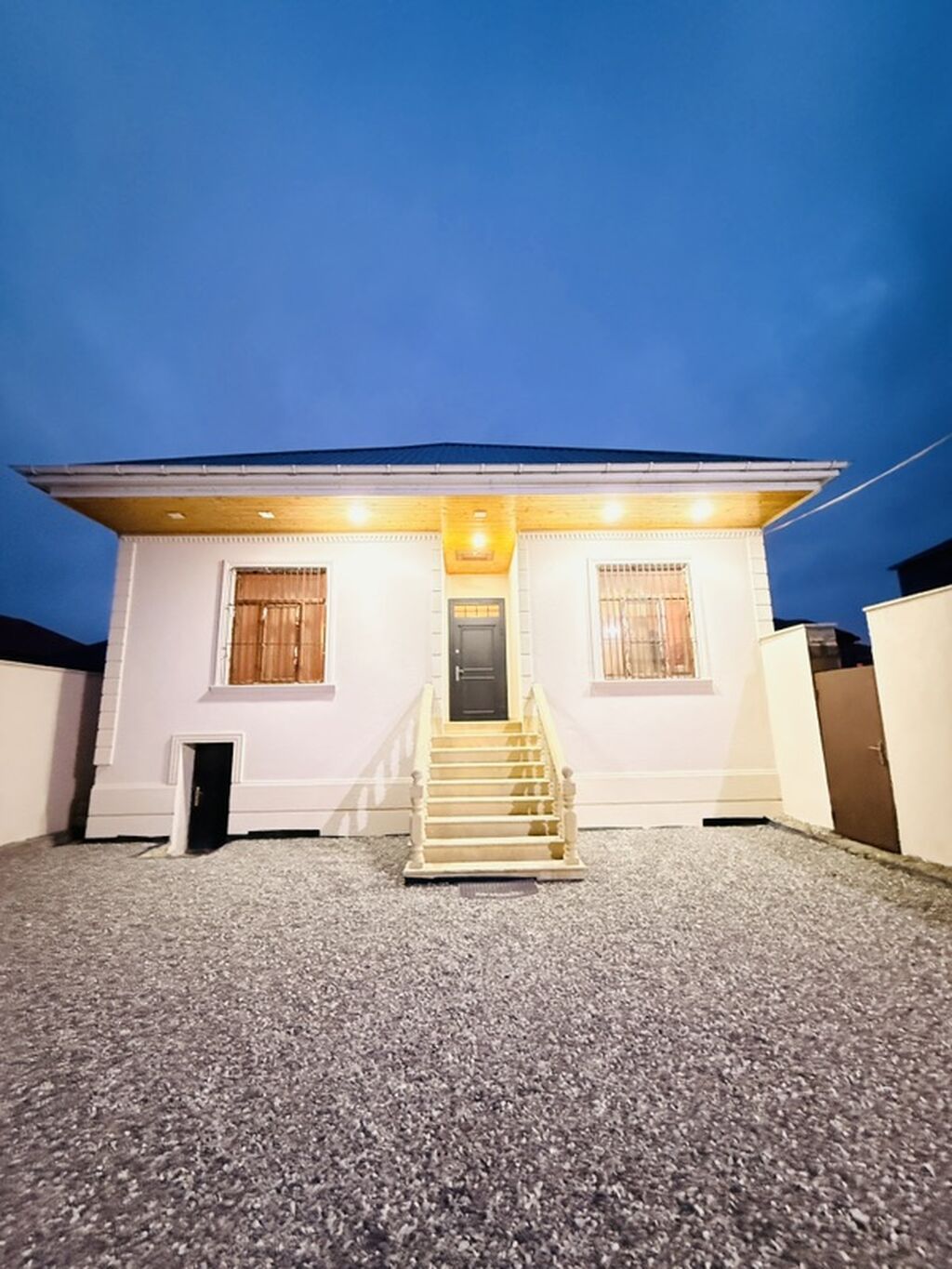 3 otaqlı, 132 kv. m, Yeni təmirli