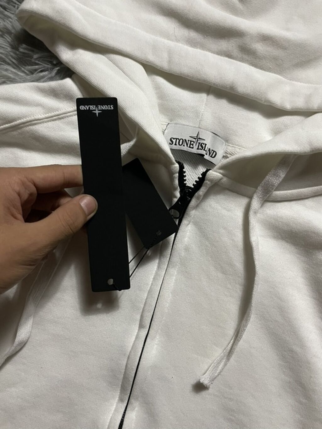 Худи на молнии Stone Island, белое - Классический крой с капюшоном на: фото 5