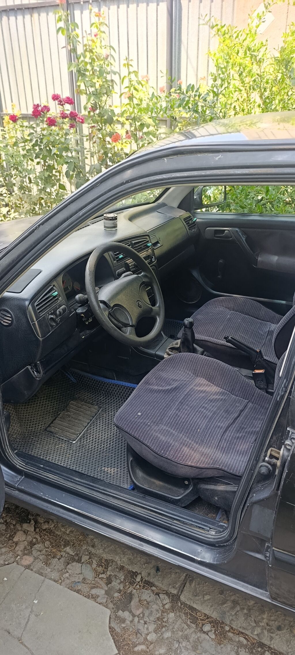 Volkswagen Golf: 1993 г., 1.6 л, Механика, Бензин, Хэтчбэк: фото 3
