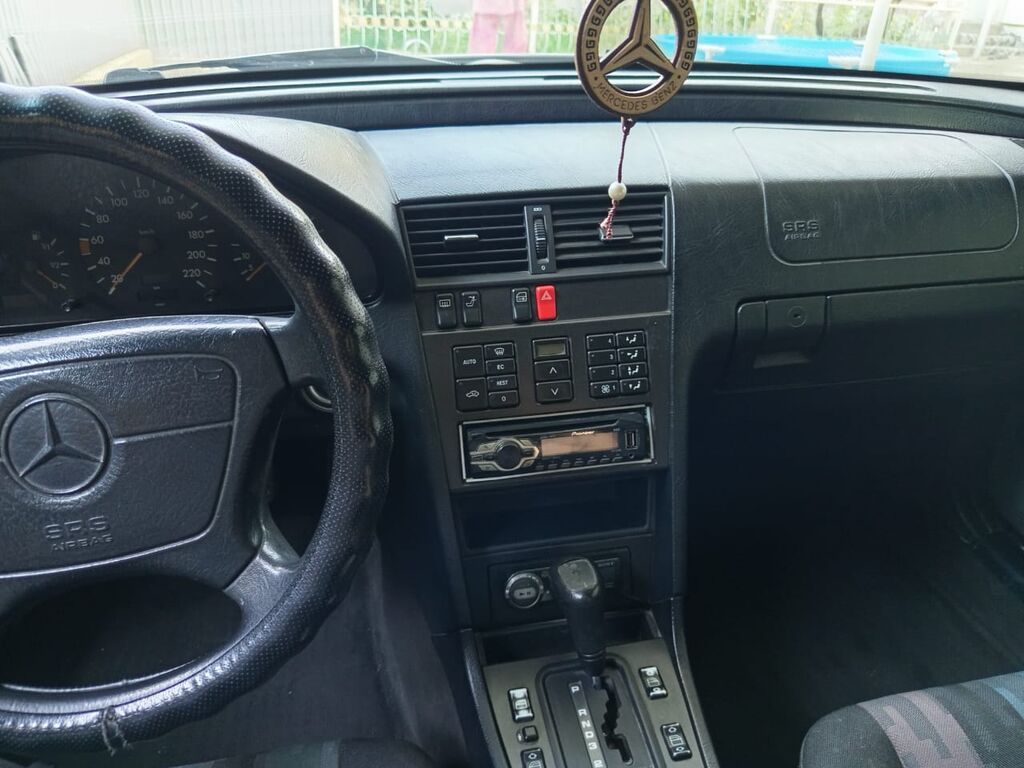 Mercedes-Benz C-Class: 1995 г., 2 л, Механика, Бензин, Седан: фото 5