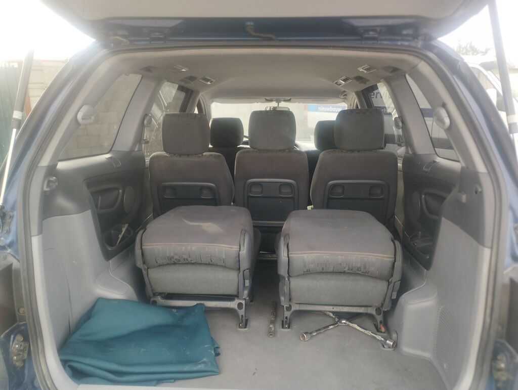 Toyota Previa: 2003 г., 2 л, Автомат, Дизель, Минивэн: фото 7