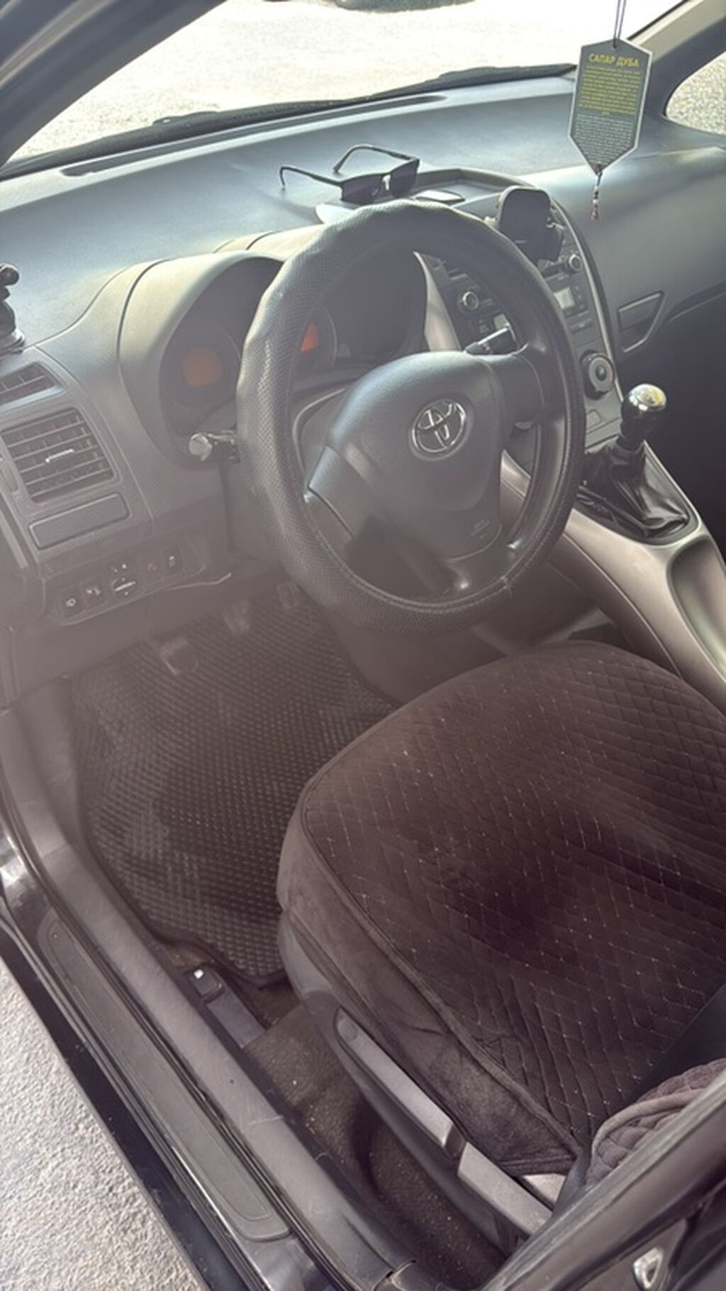 Toyota Auris: 2008 г., 1.4 л, Механика, Бензин, Хэтчбэк — фото 3