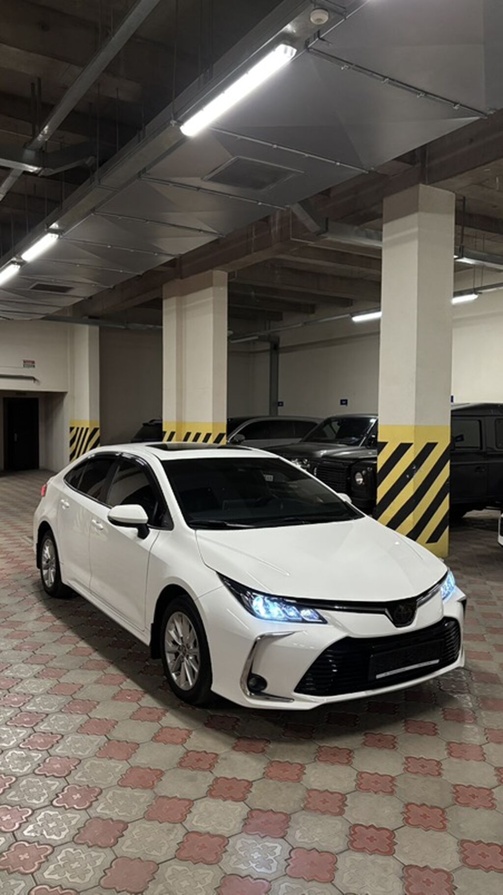 Toyota Corolla: 2020 г., 1.8 л, Автомат, Гибрид, Седан: фото 3