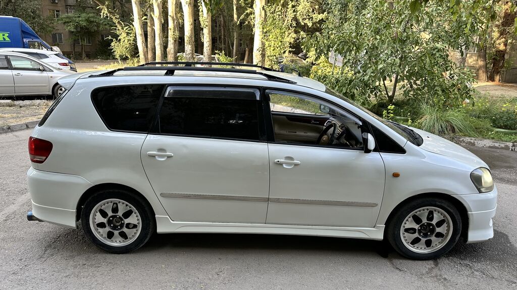 Toyota Ipsum: 2001 г., 2.4 л, Автомат, Газ, Минивэн: фото 7