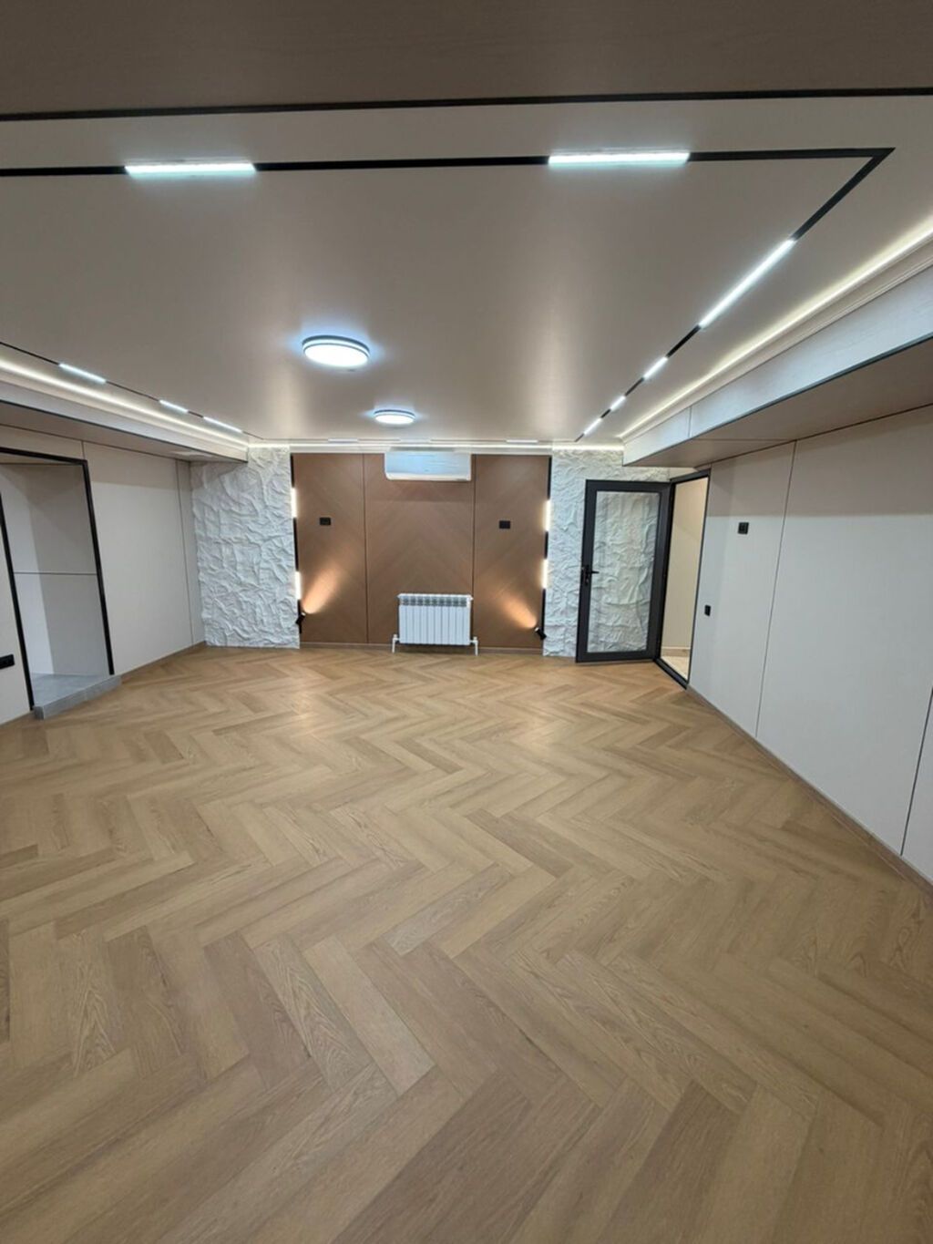 Аренда офисов, 150 м², В жилом комплексе, С отдельным входом — фото 1