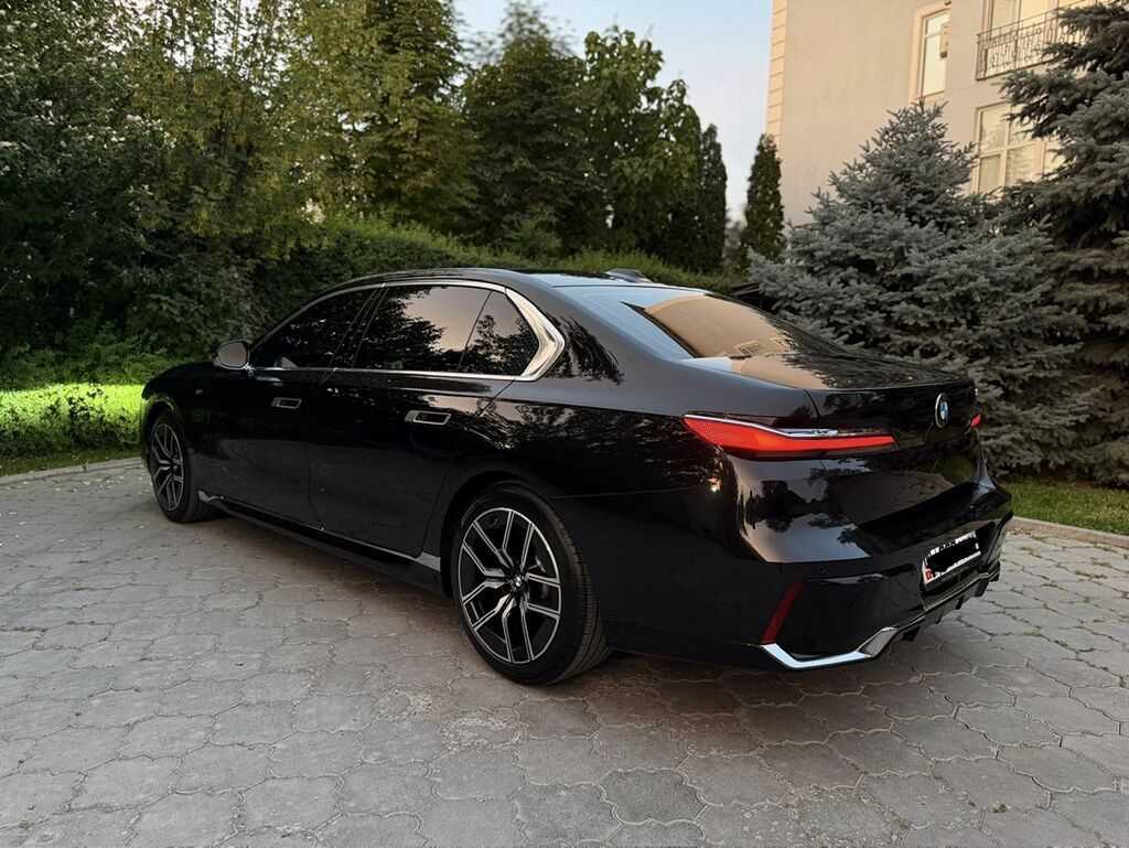 BMW 7 series: 2023 г., 3 л, Автомат, Бензин, Седан: фото 3