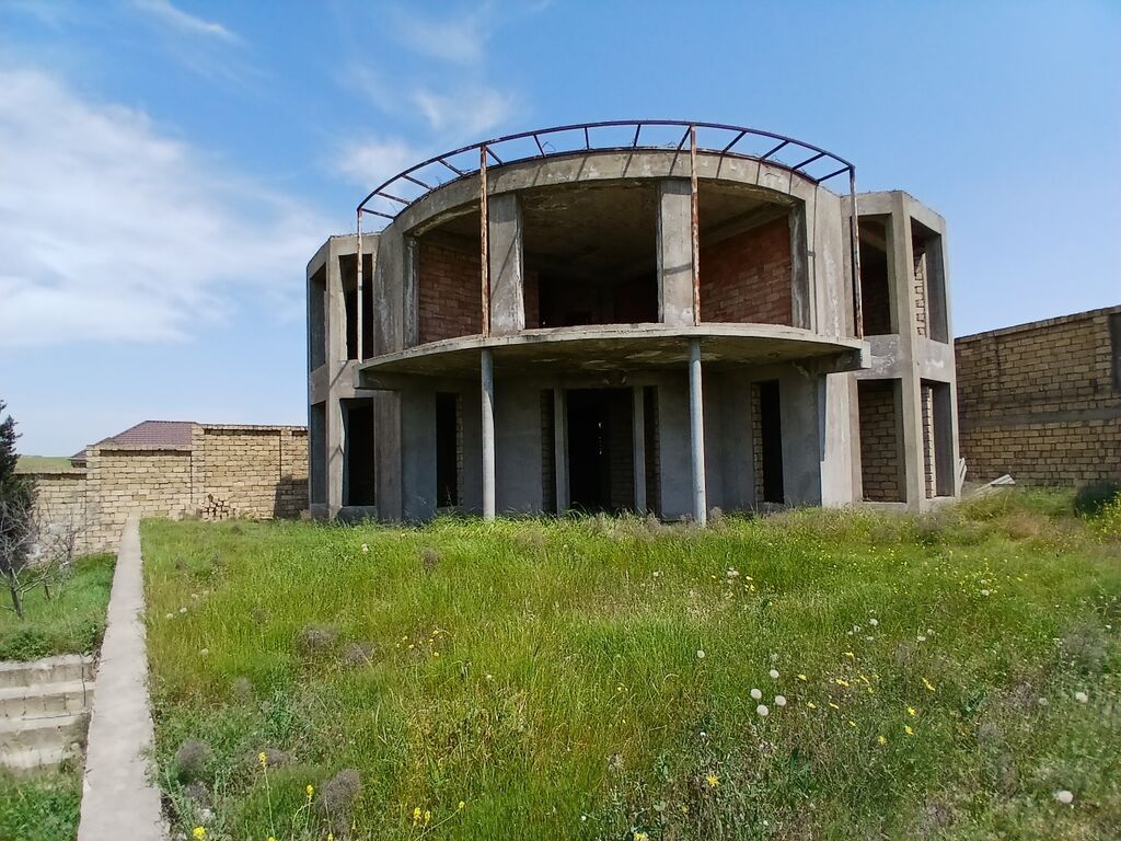 8 otaq, 250 kv. m, Kredit var, Təmirsiz