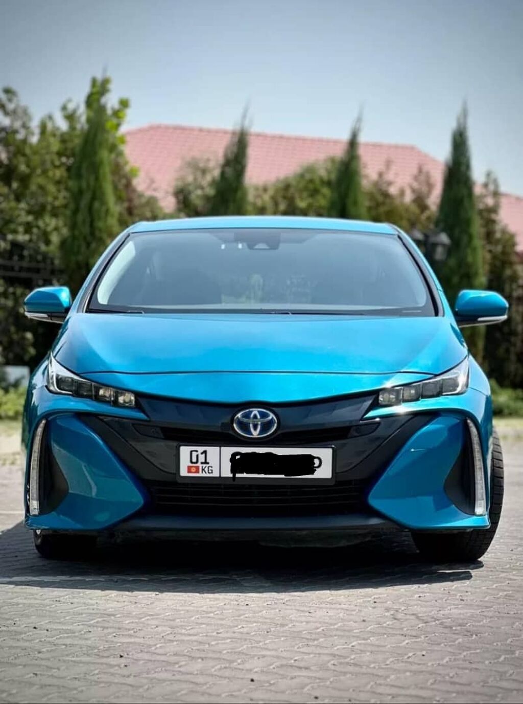 Toyota Prius: 2017 г., 1.8 л, Вариатор, Гибрид, Лифтбек: фото 1