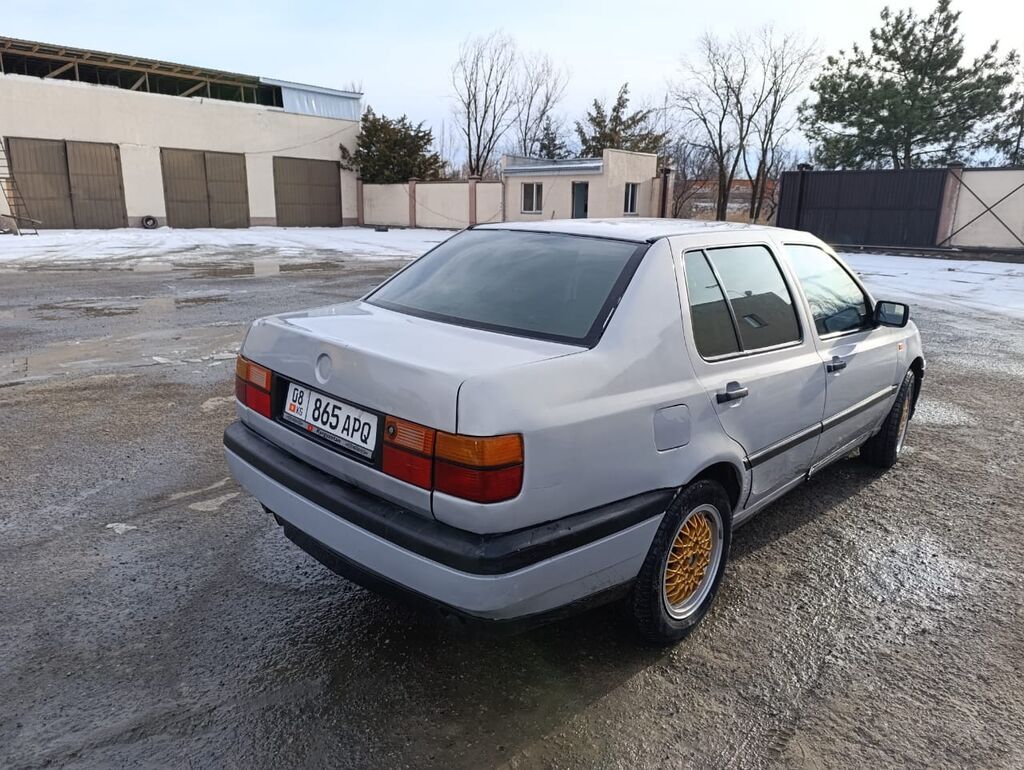 Volkswagen Vento: 1994 г., Седан: фото 2