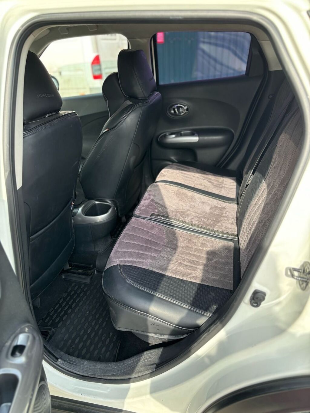 Nissan Juke: 2011 г., 1.6 л, Автомат, Бензин, Кроссовер: фото 6