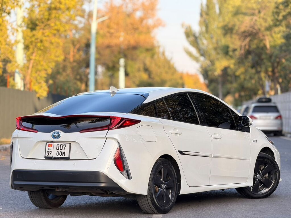 Toyota Prius: 2020 г., 1.8 л, Автомат, Гибрид, Лифтбек: фото 3