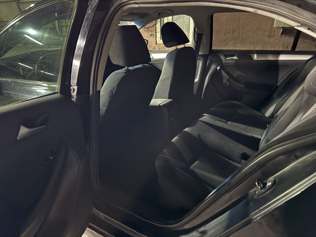 Volkswagen Jetta: 2012 г., 1.6 л, Бензин, Седан — фото 5