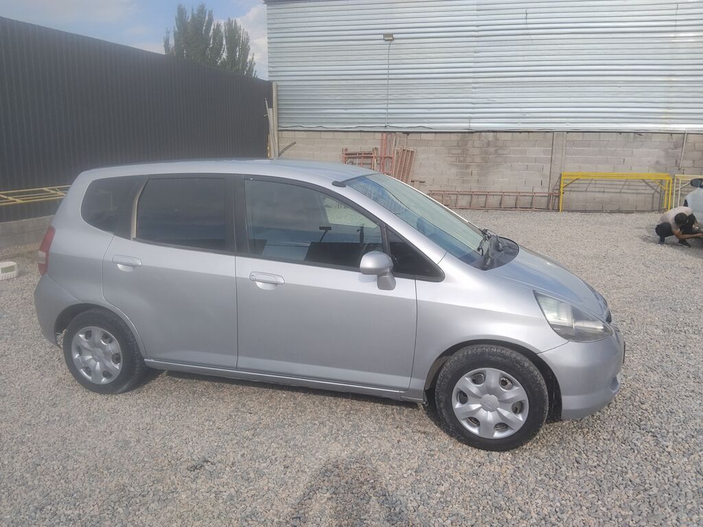 Honda Fit: 2001 г., 1.3 л, Автомат, Бензин, Хэтчбэк: фото 3
