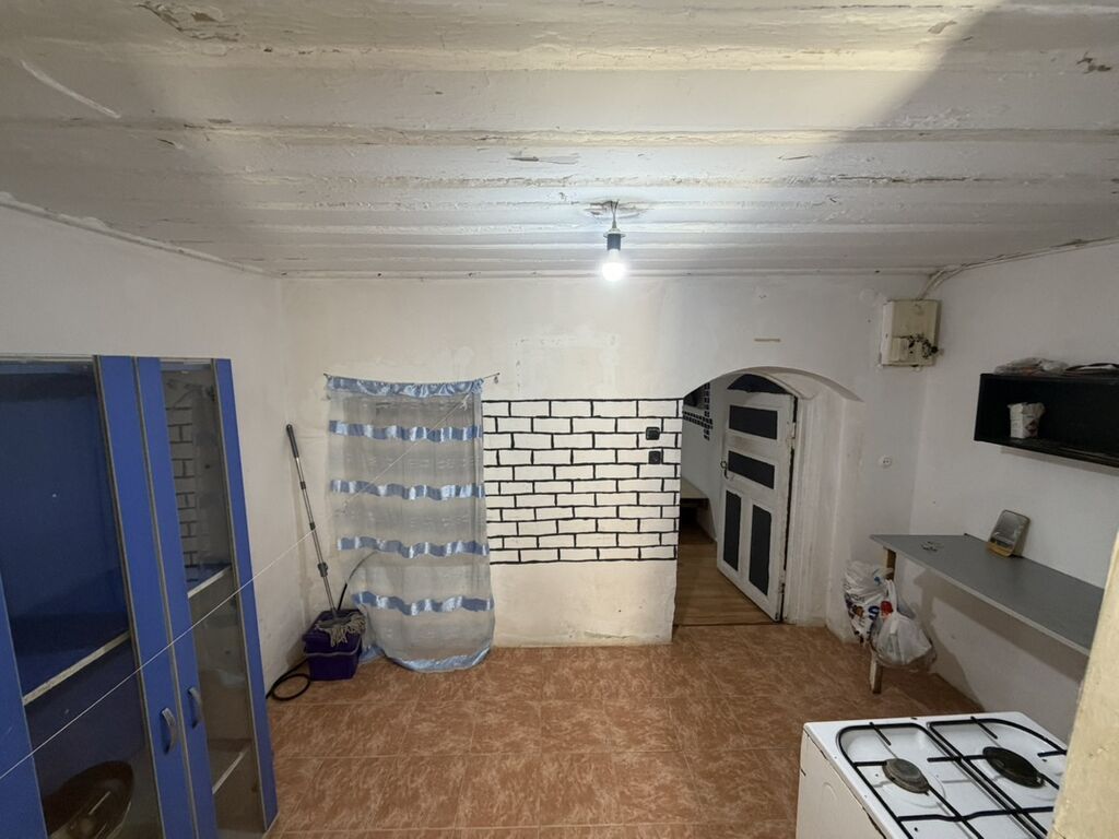 Nizami metrosuna 10 dq məsafədə Oğlan Otağ yoldaşı axtarılır kaminal