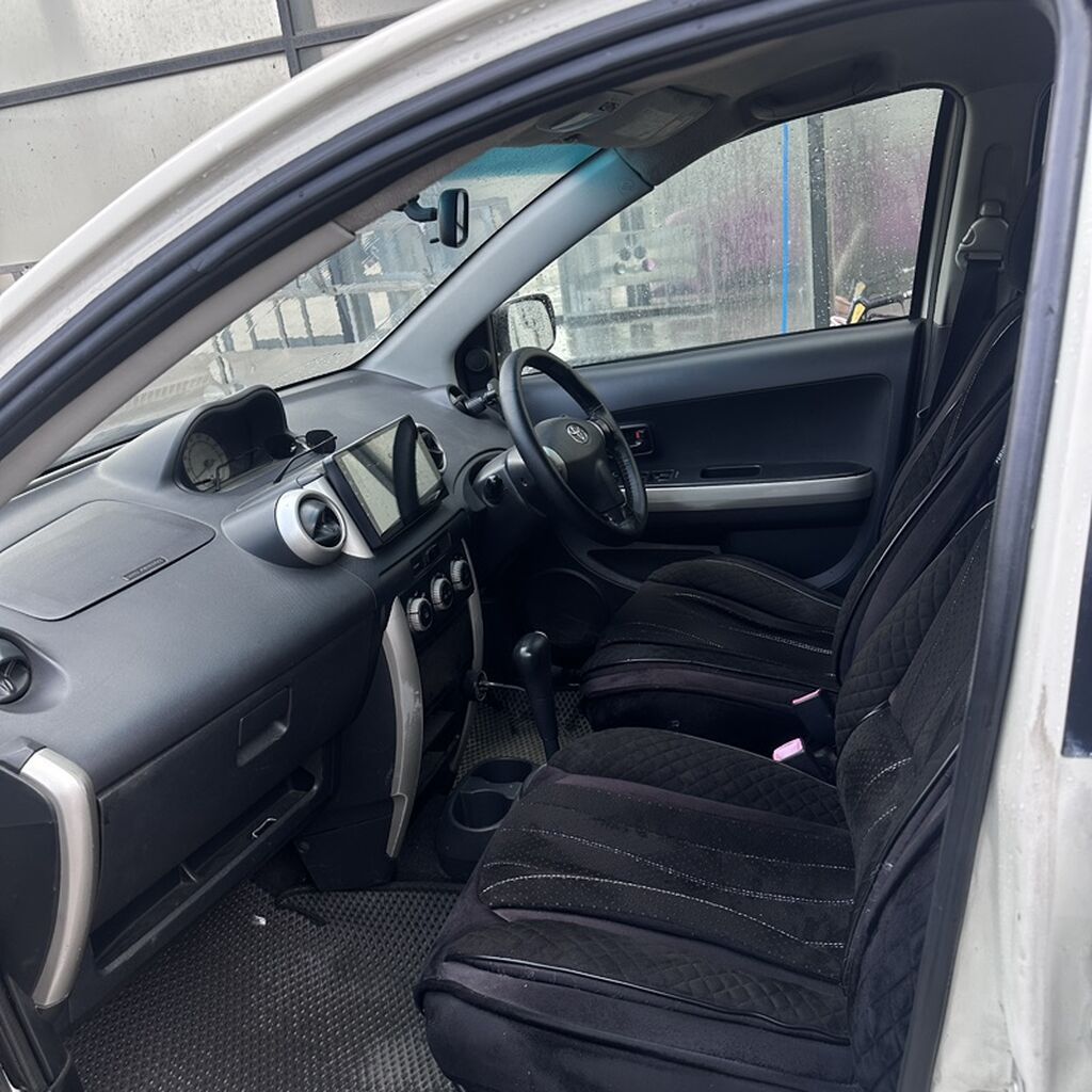 Toyota Ist: 2004 г., Хэтчбэк: фото 8