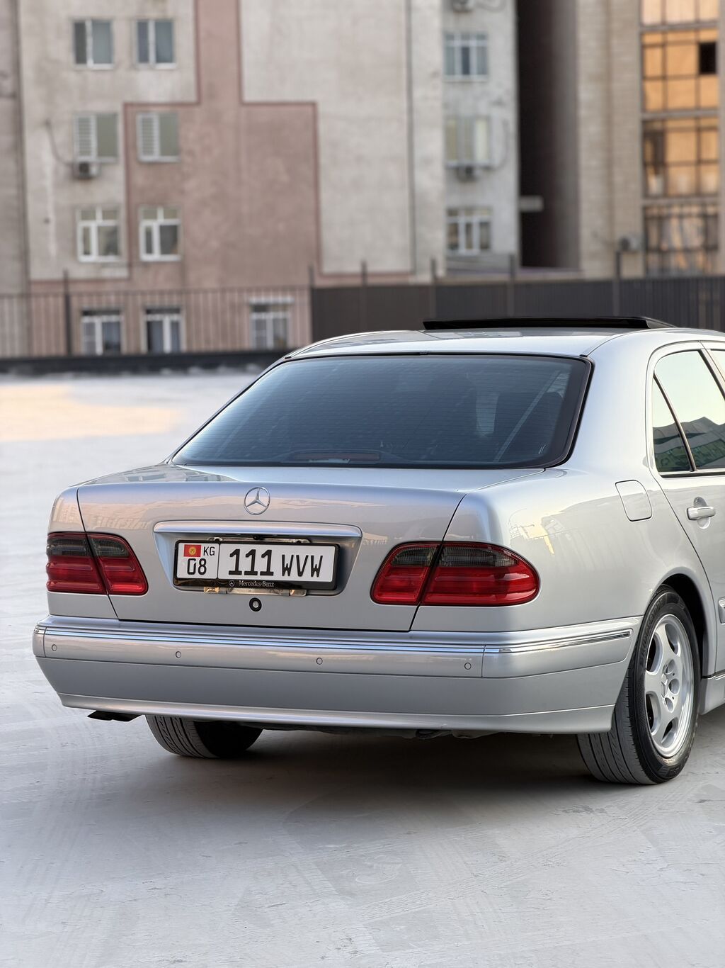 Mercedes-Benz E-Class: 2002 г., 3.2 л, Автомат, Бензин, Седан: фото 2