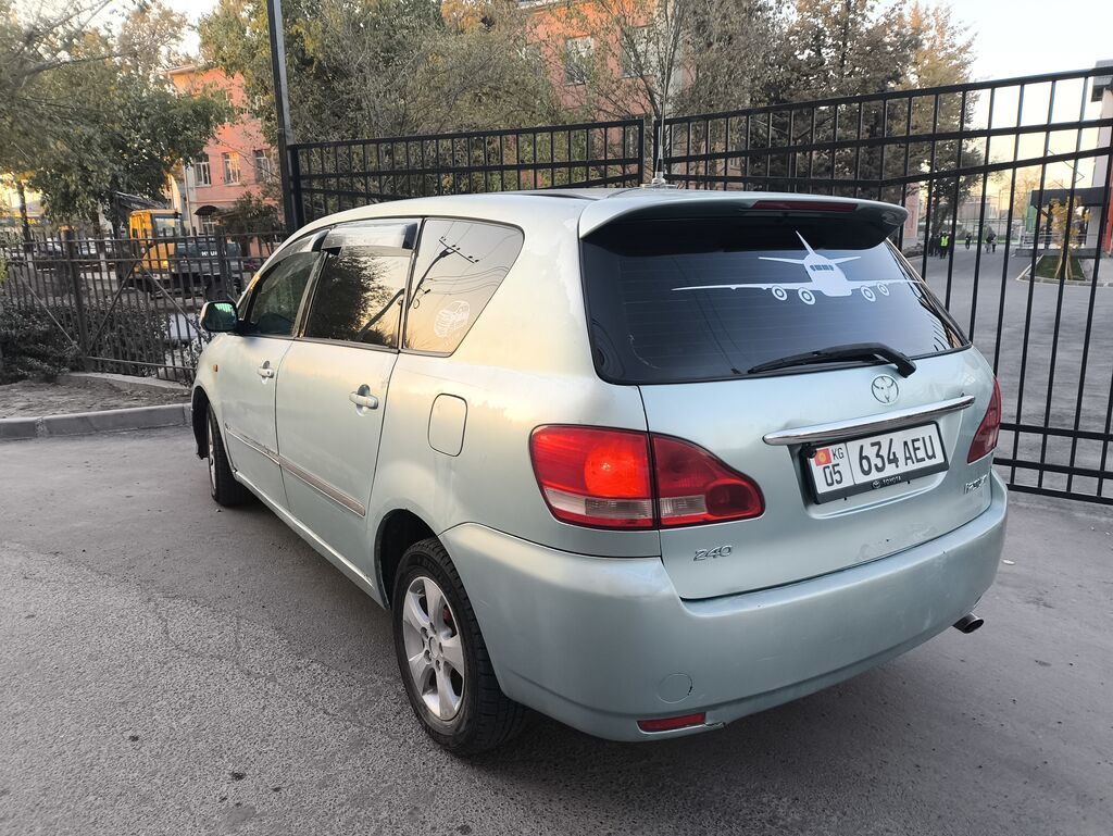 Toyota Ipsum: 2002 г., Бензин, Минивэн: фото 3