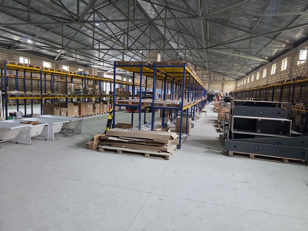 Anbar, sklad (склад) və ya istehsal üçün sahə (1200 kv.m.) şəhər
