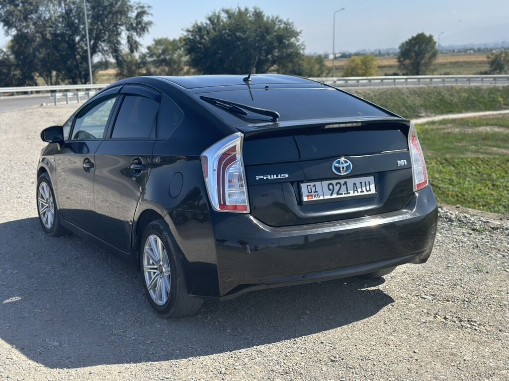 Toyota Prius: 2015 г., Вариатор, Гибрид, Хэтчбэк: фото 2