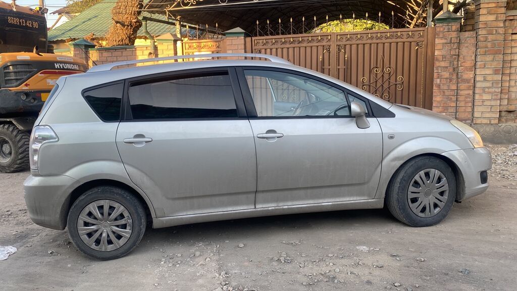 Toyota Corolla Verso: 2008 г., 1.8 л, Механика, Бензин, Минивэн: фото 4
