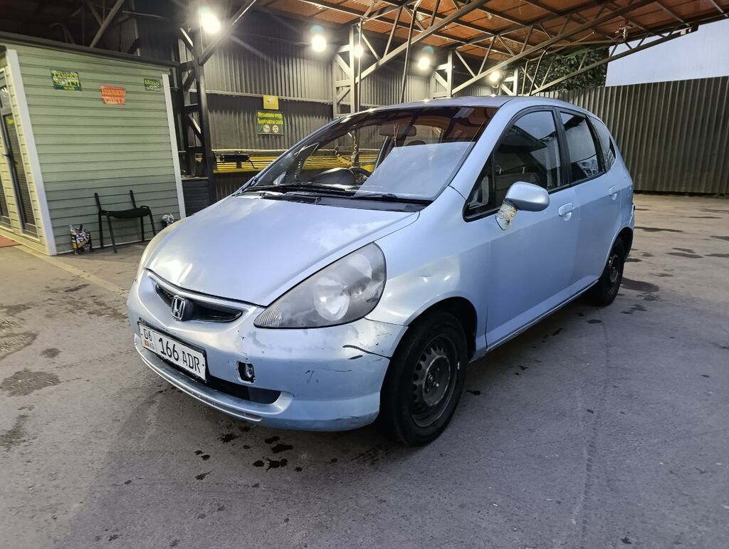 Honda Fit: 2003 г., Бензин, Хэтчбэк: фото 3