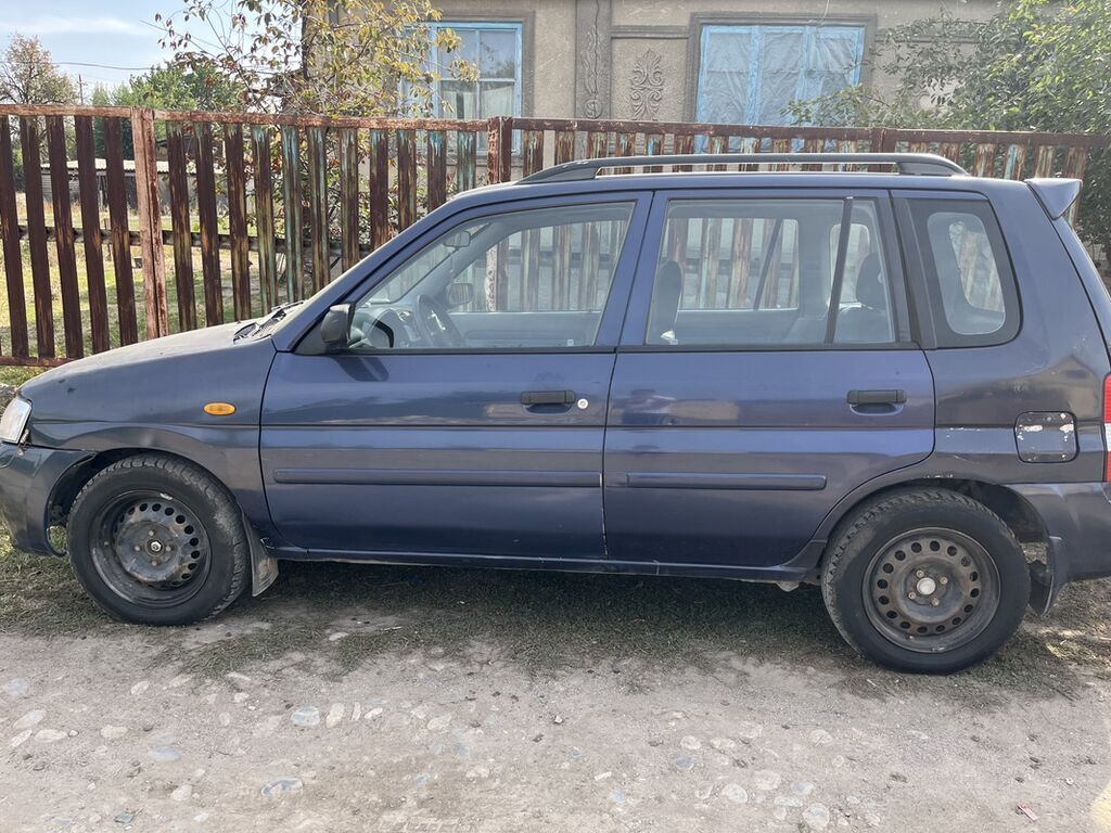 Mazda Demio: 2001 г., 1.5 л, Механика, Бензин, Хэтчбэк: фото 3