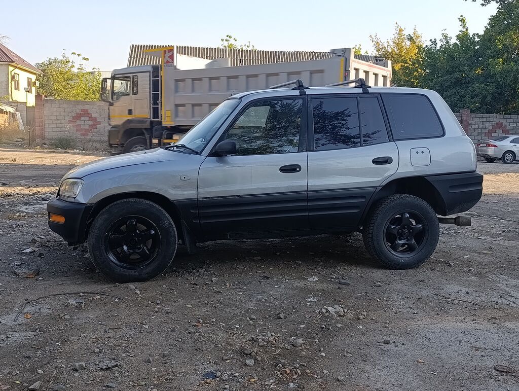 Toyota RAV4: 1996 г., 2 л, Автомат, Бензин, Внедорожник: фото 2
