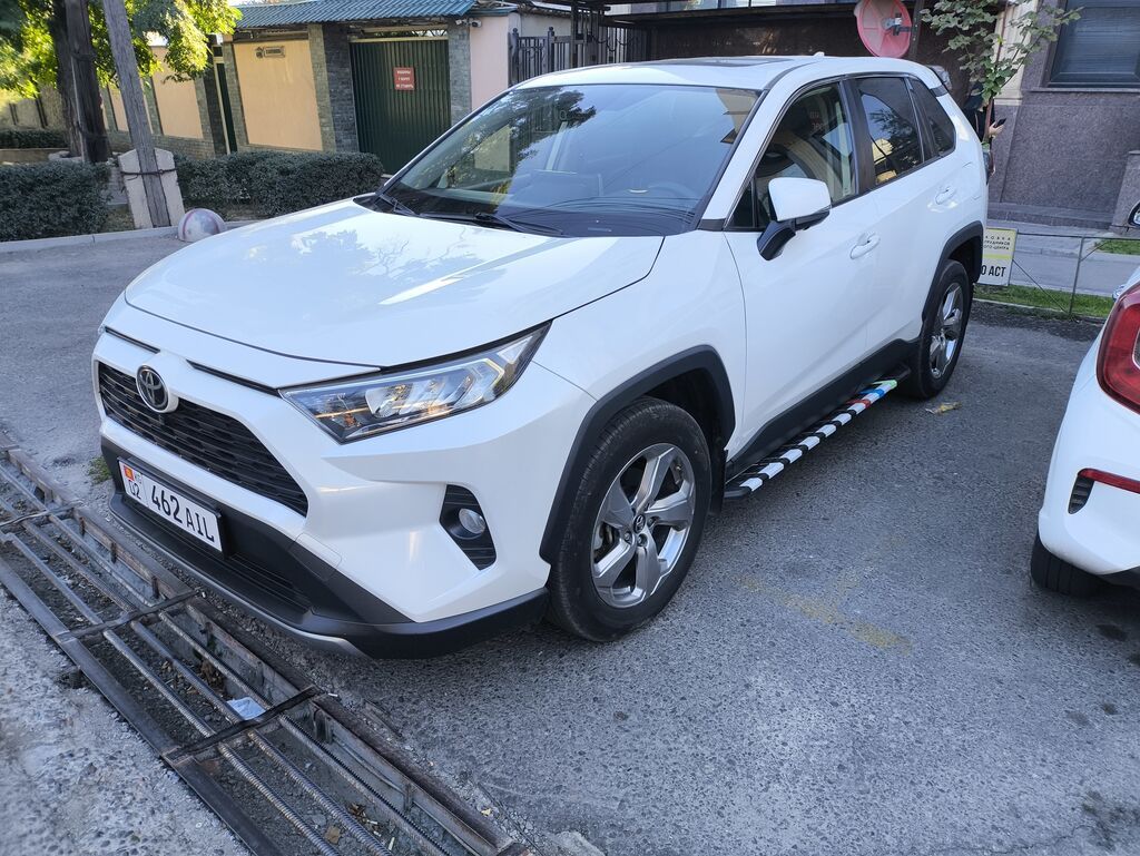 Toyota RAV4: 2020 г., Бензин, Кроссовер: фото 1