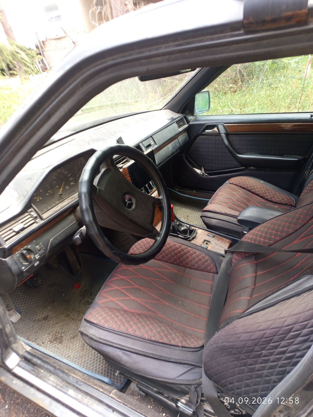 Mercedes-Benz W124: 1990 г., 2 л, Механика, Бензин, Седан: фото 8
