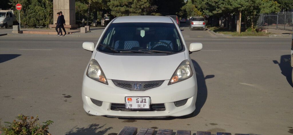 Honda Fit: 2010 г., 1.5 л, Автомат, Бензин, Хэтчбэк: фото 1