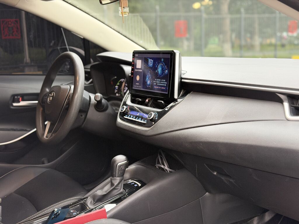 Toyota Corolla: 2021 г., 1.8 л, Автомат, Гибрид, Седан: фото 8