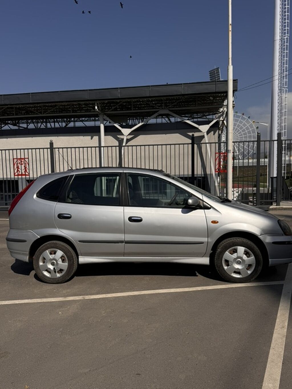 Nissan Almera Tino: 2001 г., 1.8 л, Механика, Минивэн: фото 4