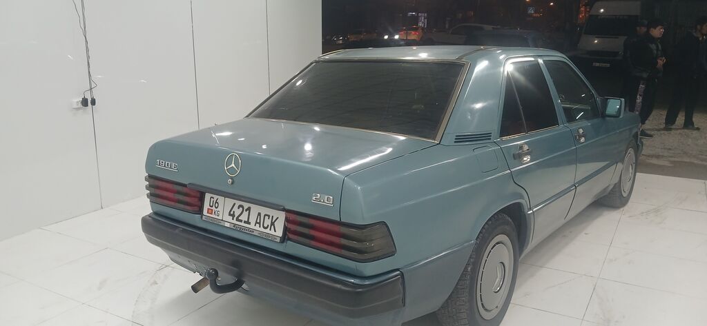 Mercedes-Benz 190: 1991 г., 2 л, Механика, Бензин, Седан: фото 5