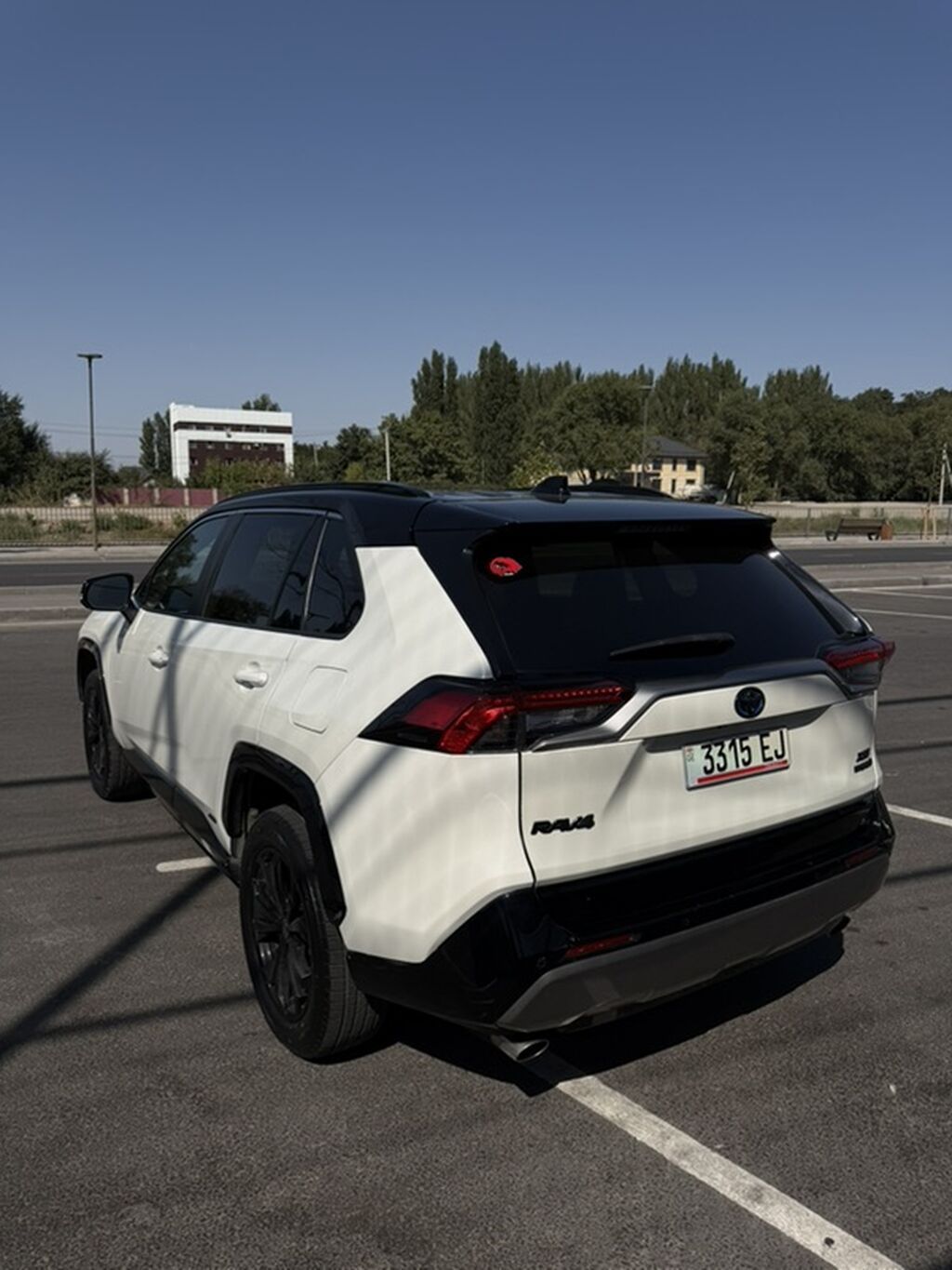 Toyota RAV4: 2022 г., 2.5 л, Гибрид, Кроссовер: фото 4