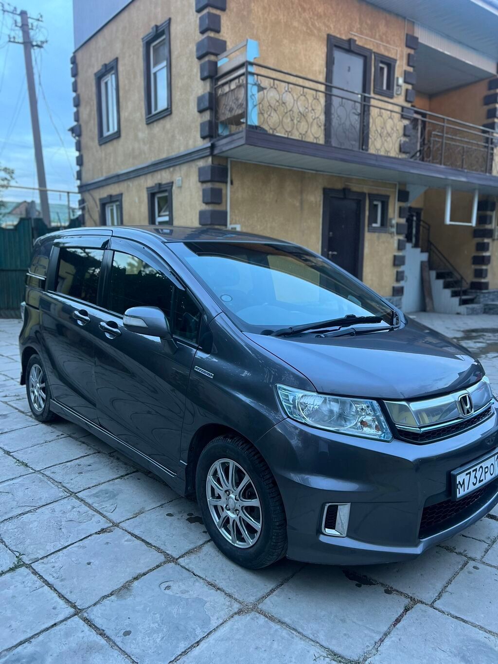 Хонда фрид спайк 2014 бензин,гибрид 1.5: 13000 USD Honda | Бишкек ...