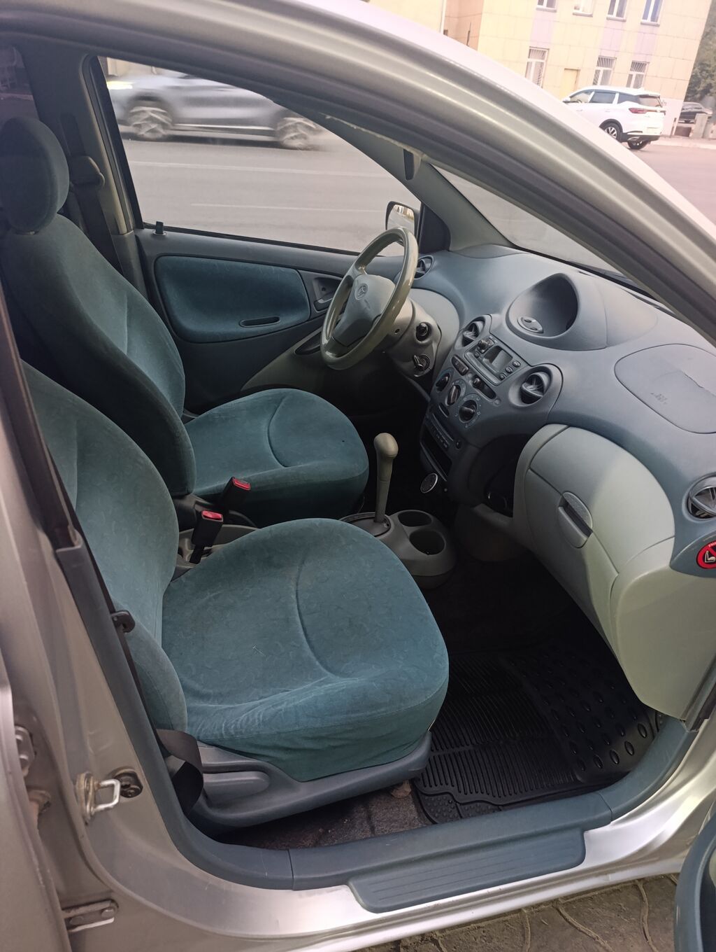 Toyota Yaris: 2000 г., 1.3 л, Бензин, Хэтчбэк: фото 8