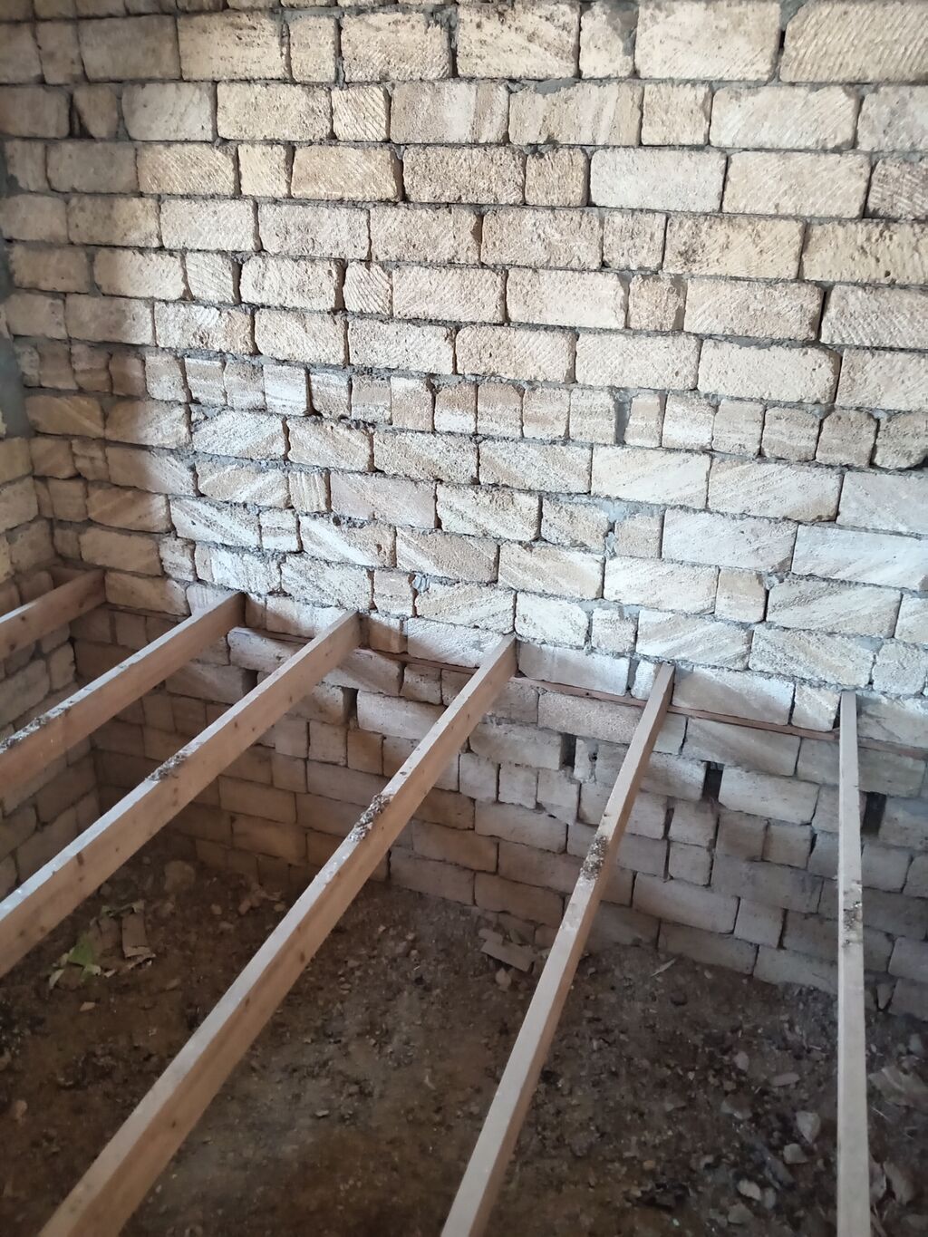 4 otaqlı, 120 kv. m, Təmirsiz