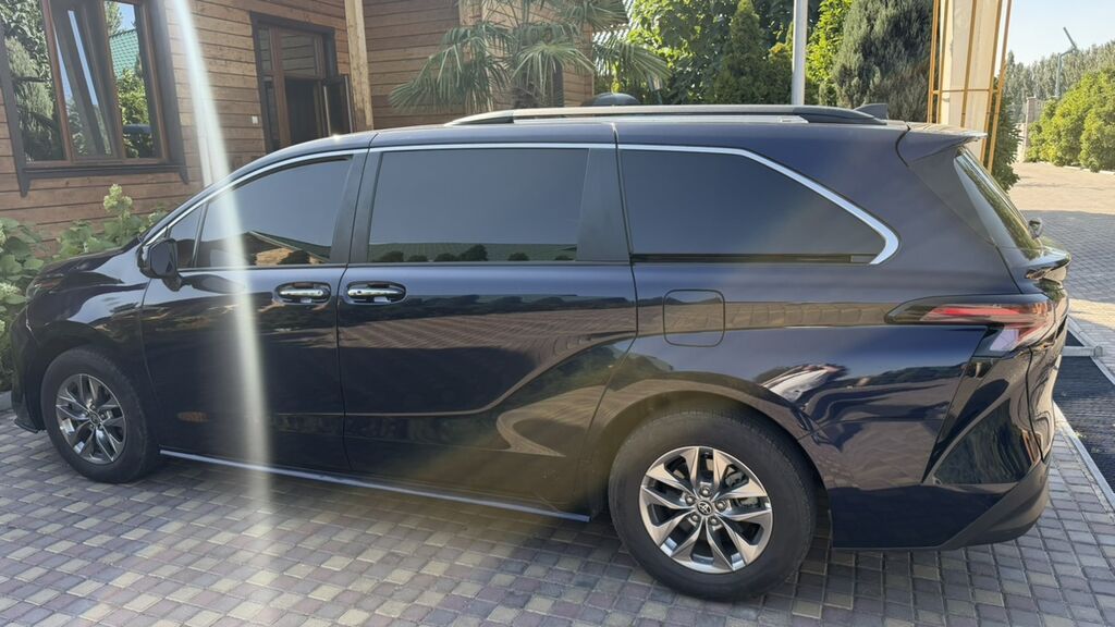 Toyota Sienna: 2023 г., 2.5 л, Автомат, Гибрид, Минивэн: фото 2