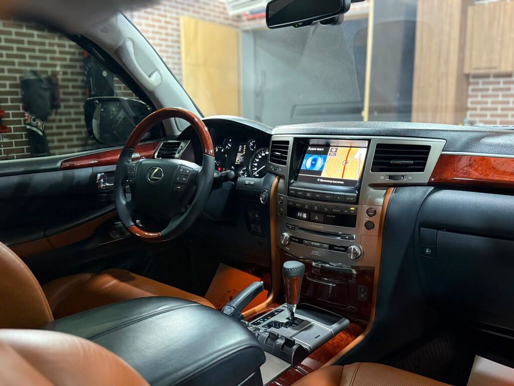 Lexus LX: 2013 г., 5.7 л, Автомат, Газ, Внедорожник: фото 2