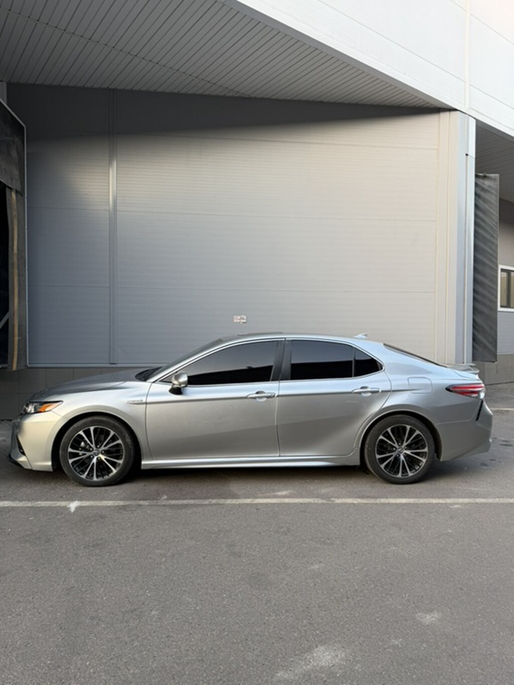 Toyota Camry: 2020 г., 2.5 л, Автомат, Гибрид, Седан: фото 6